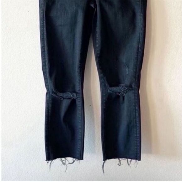 Mother Denim Looker Ankle Fray Crop Jeans in Guilty As Sin - Picture 5 of 11